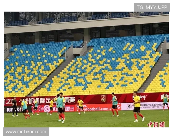 国足新帅亮相首训目标明确 冲击世界杯预选赛全力以赴 国足新帅亮相首训目标明确 冲击世界杯预选赛全力以赴