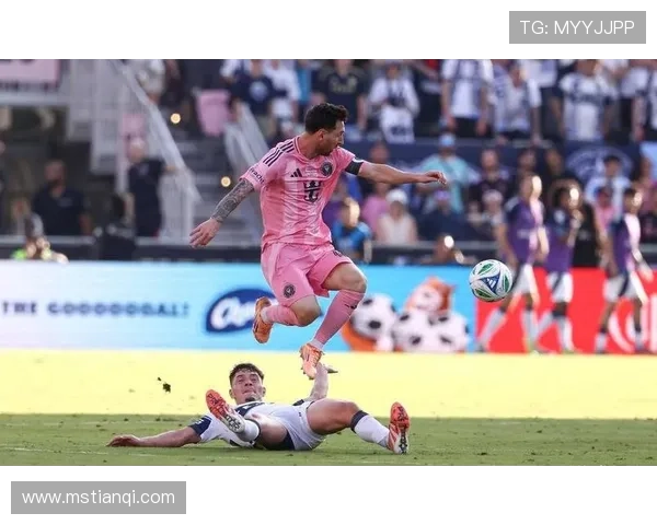 《梅西复出后首场进球助力迈阿密国际逆袭胜利 引发全场热议》 《梅西复出后首场进球助力迈阿密国际逆袭胜利 引发全场热议》