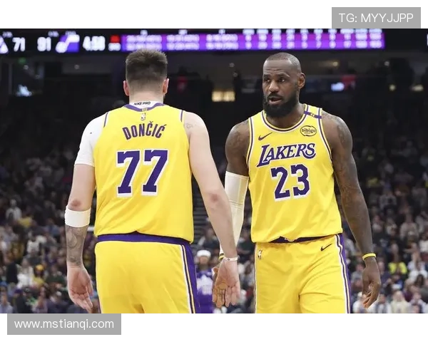 NBA新赛季开幕战:詹姆斯领衔湖人迎战勇士,杜兰特回归带领太阳迎战掘金 NBA新赛季开幕战:詹姆斯领衔湖人迎战勇士,杜兰特回归带领太阳迎战掘金